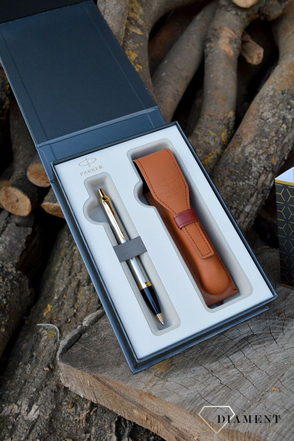 Zestaw prezentowy Parker Długopis srebrny Parker 1931670 z Etui brązowe Parker. Prezent dla nauczyciela. Prezent dla magistra. Długopisy Parker  (8).JPG